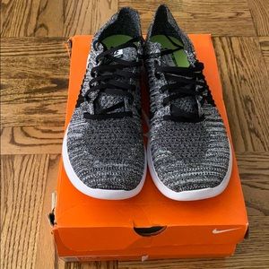Nike Free RN Flyknit.  White/Black